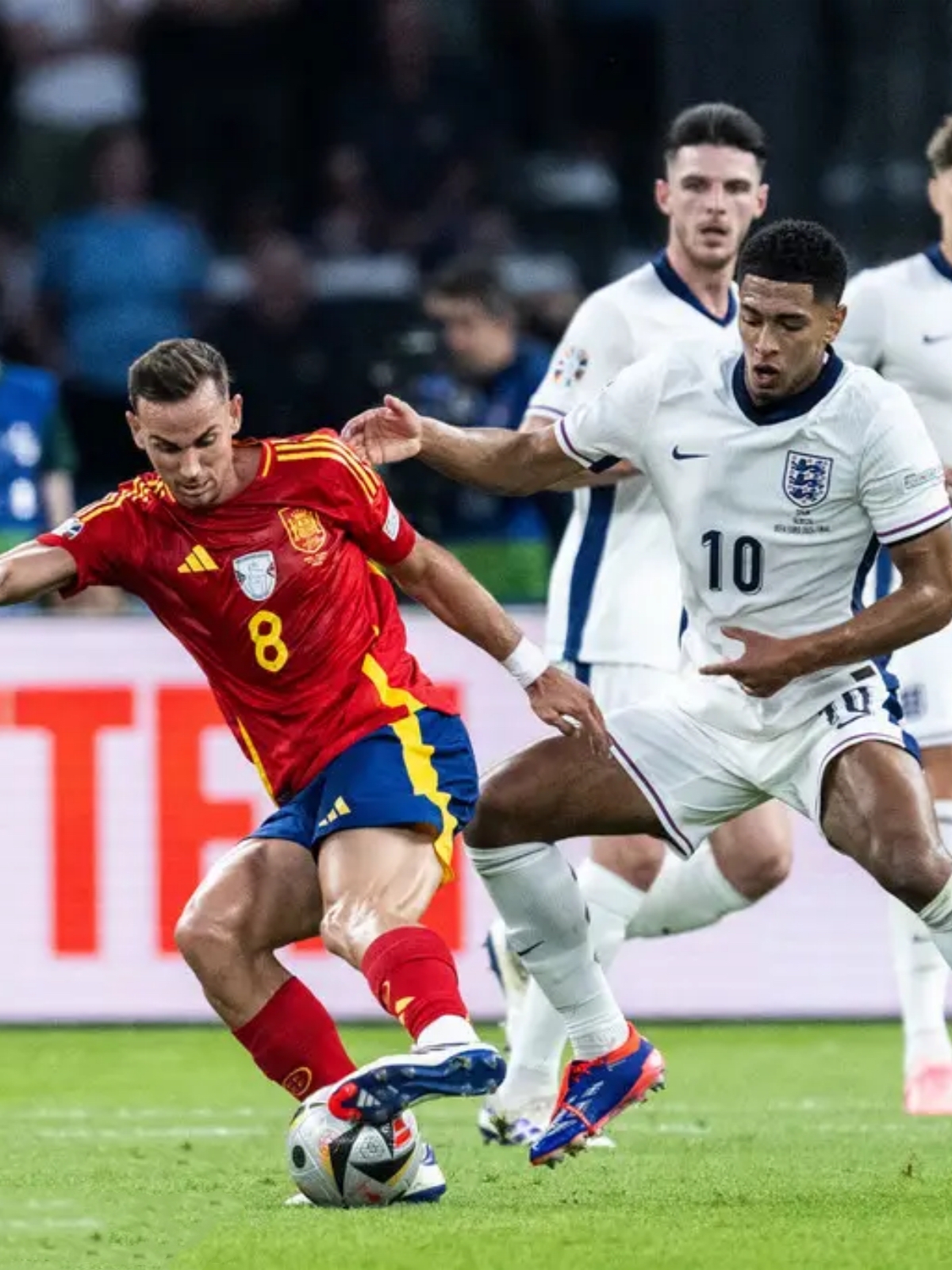 九游畅玩-德罗巴重要时刻夺冠，西班牙队带队取胜！-九游畅玩