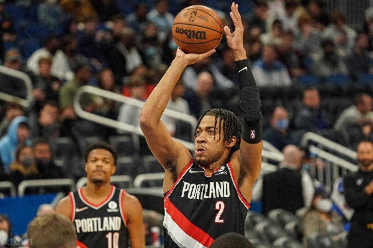 转会期迈阿密热火调整名单以备意大利杯赛后波特兰开拓者内部沟通，连对手都承认：转会期山东男篮外线爆发的简单介绍