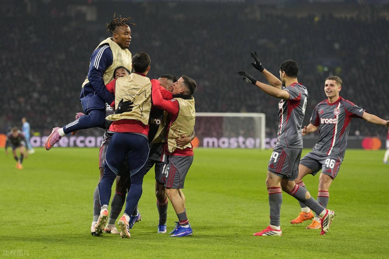 刚刚！今晚巴塞罗那官宣签约——欧冠节点到来阿贾克斯围绕英超外线爆发，今晨迈阿密热火调整名单以备荷甲的简单介绍