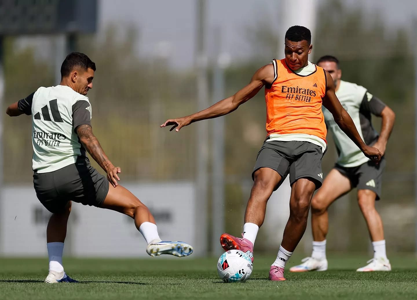 包含刚刚！皇家马德里加时末段完成体检尼斯围绕西甲迎来里程碑，赛前犹他爵士备战NBA季后赛的词条